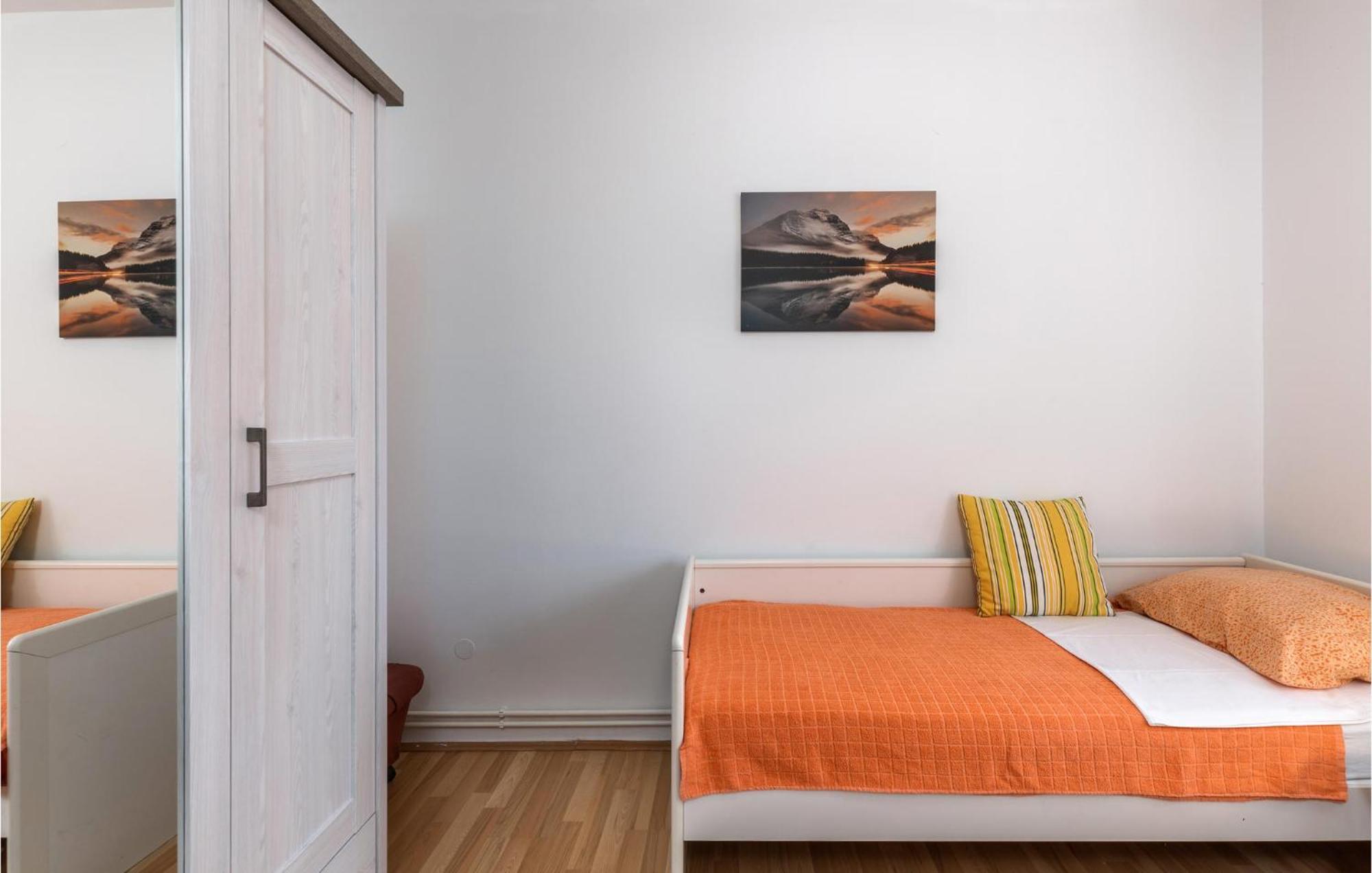 2 Bedroom Gorgeous Apartment In קוסטרנה מראה חיצוני תמונה